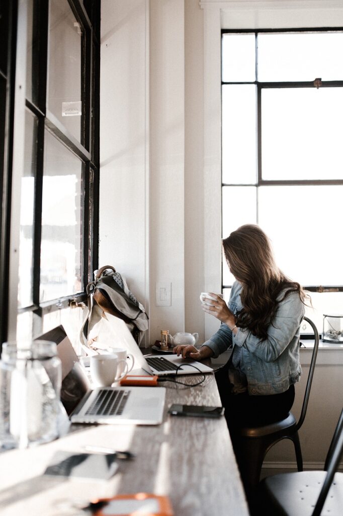 femme travail bureau